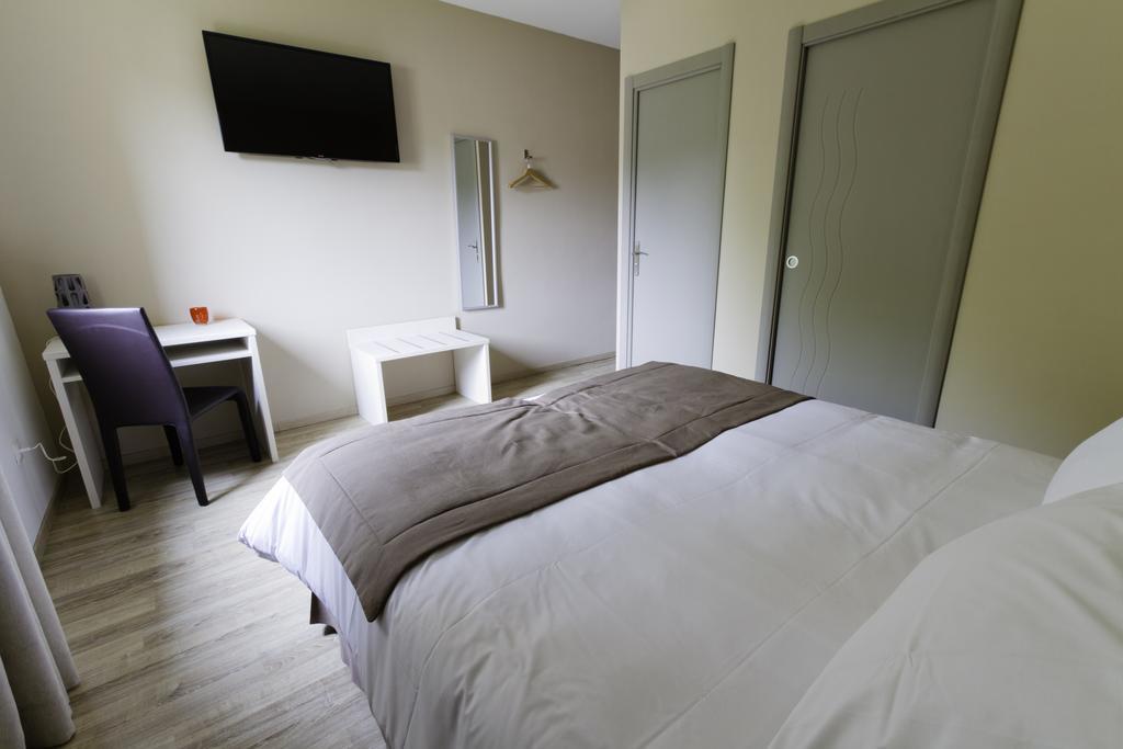 Hotel Les Petits Oreillers Saint-Martin-dʼArdèche Δωμάτιο φωτογραφία